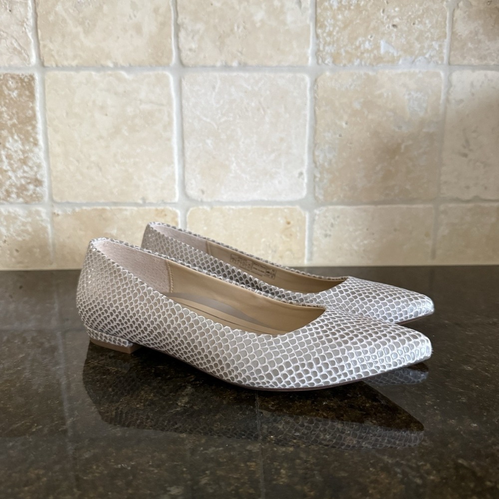 Vionic Shoes Womens 6 Lena Lizard Slip On Flats Silver EUC Comfort Career